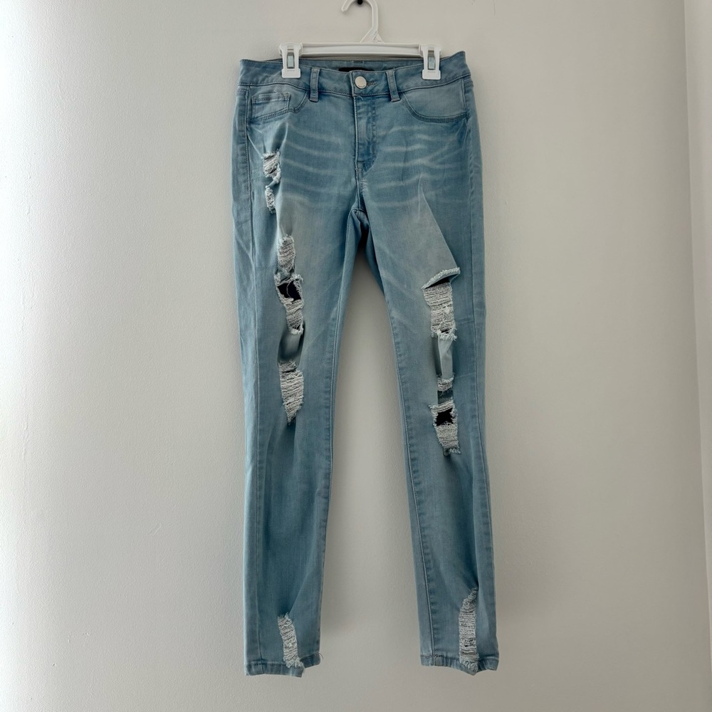 refuge light wash distressed skinny jeans